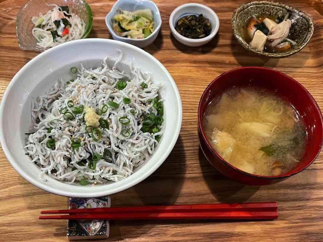 釡あげしらす丼定食