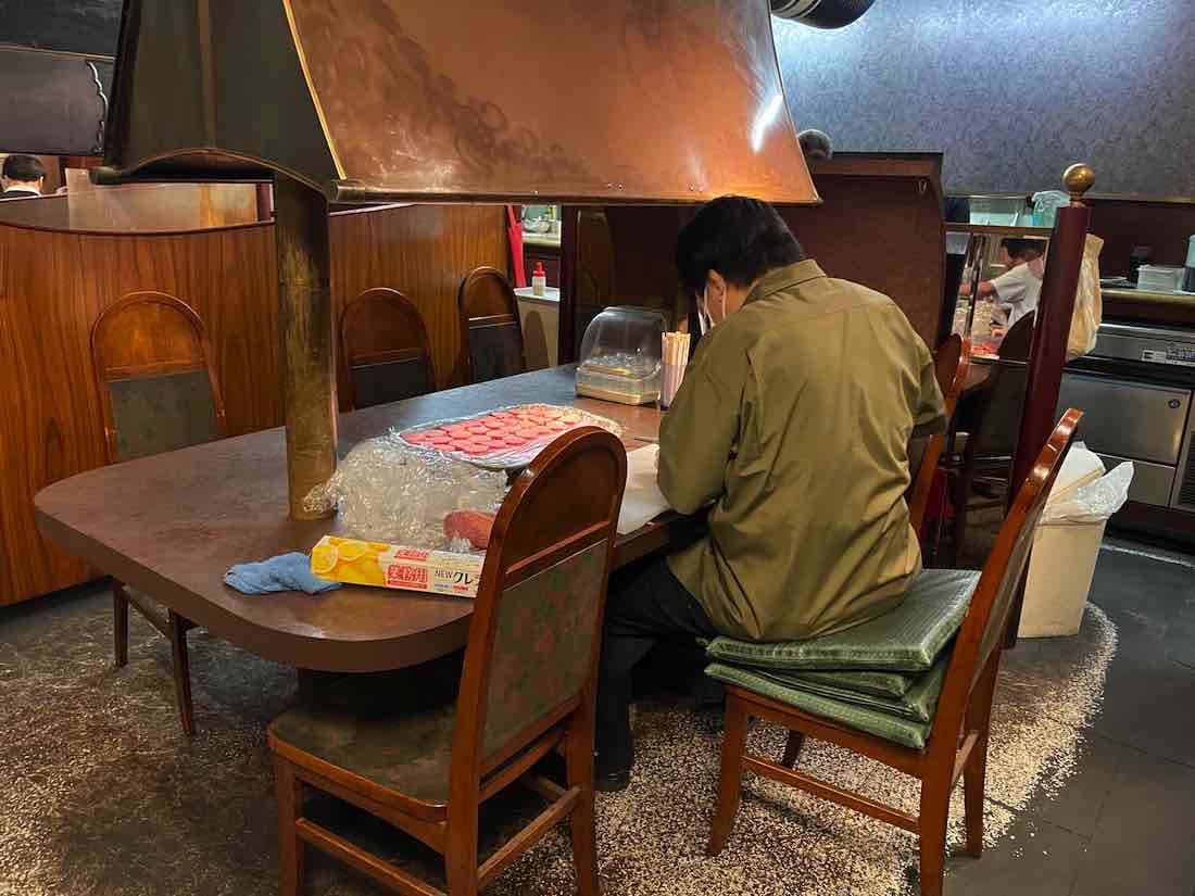 タンの仕込み作業
