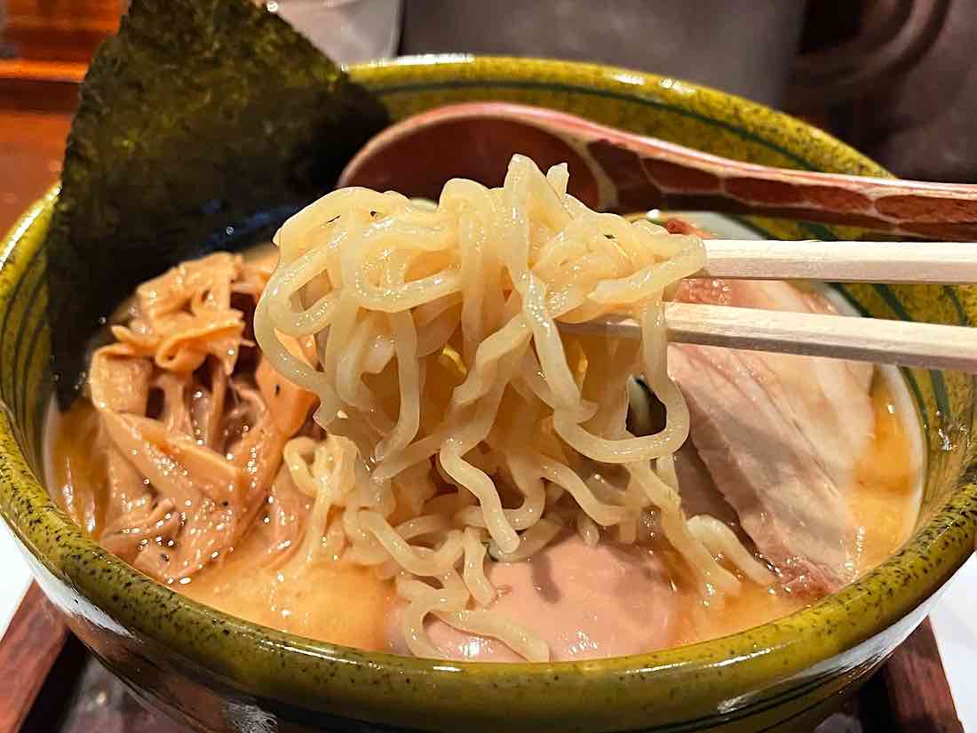 鯛塩ラーメンの麺