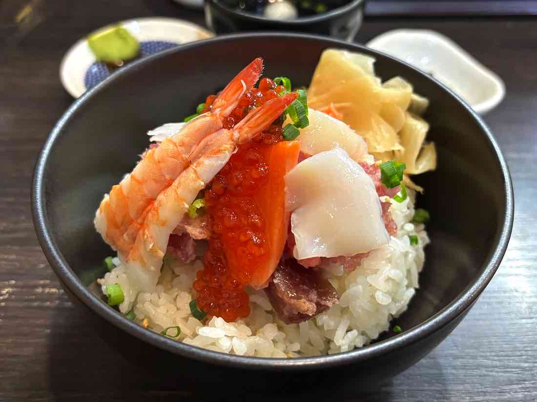 なかだ屋特製海鮮丼