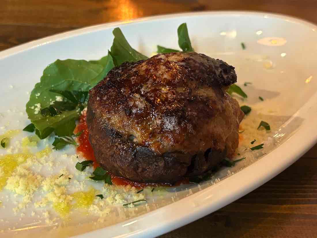 ジャンボマッシュルームのファルシ肉詰め
