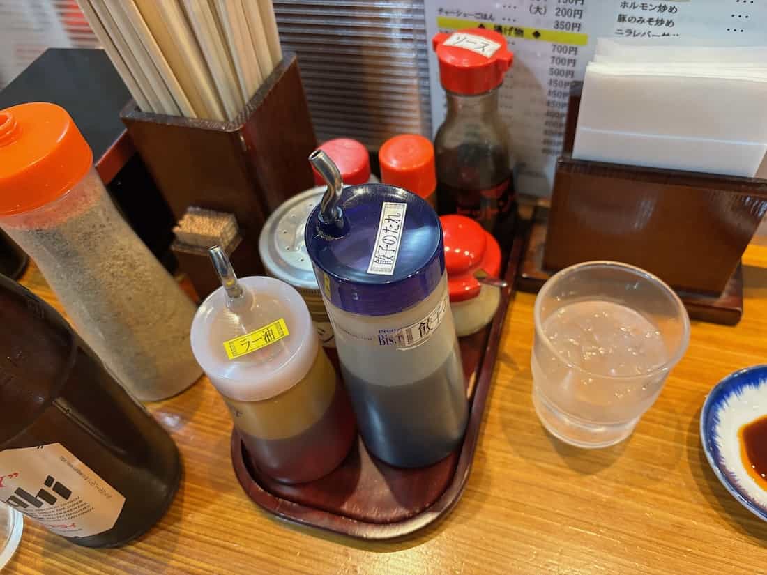 テーブルの調味料