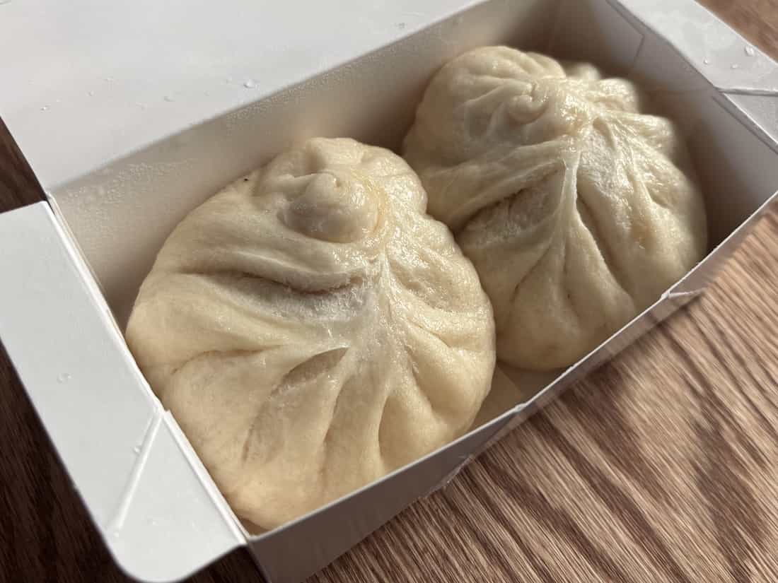 箱に入った豚まん