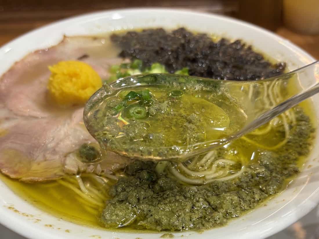 ゆず牡蠣塩ラーメンのスープ
