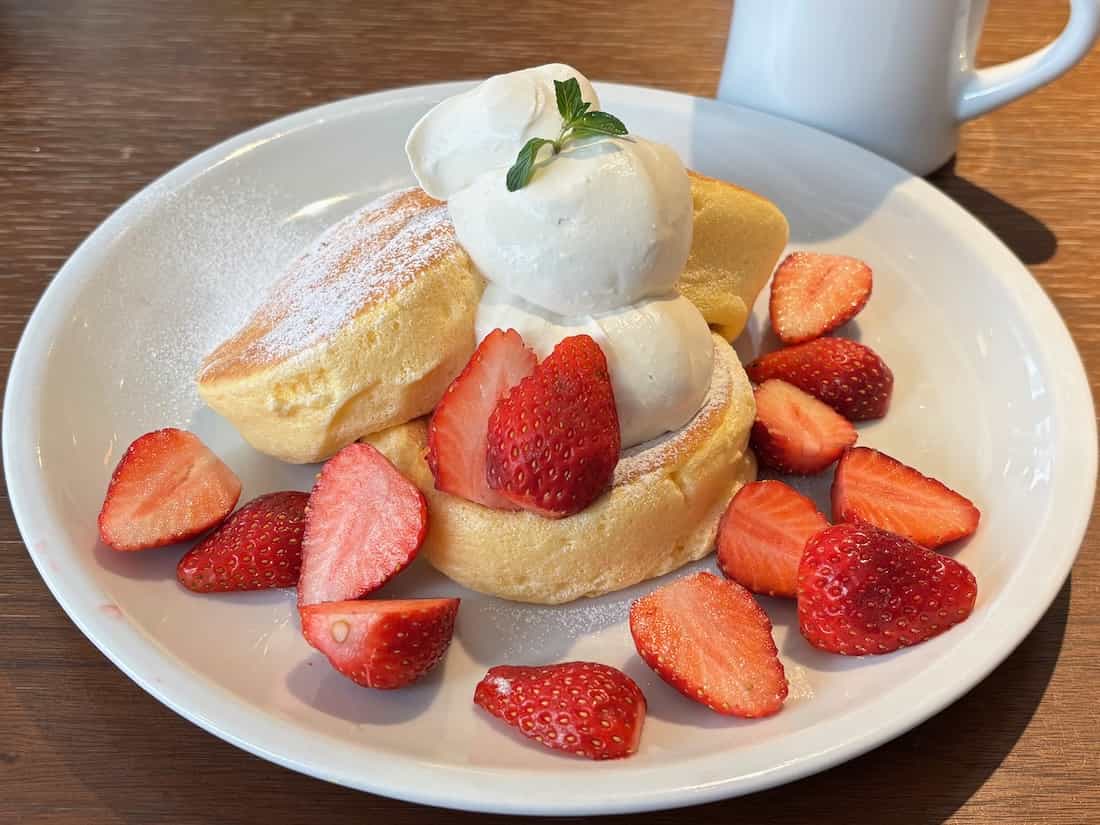奇跡のパンケーキあまおうがいっぱい