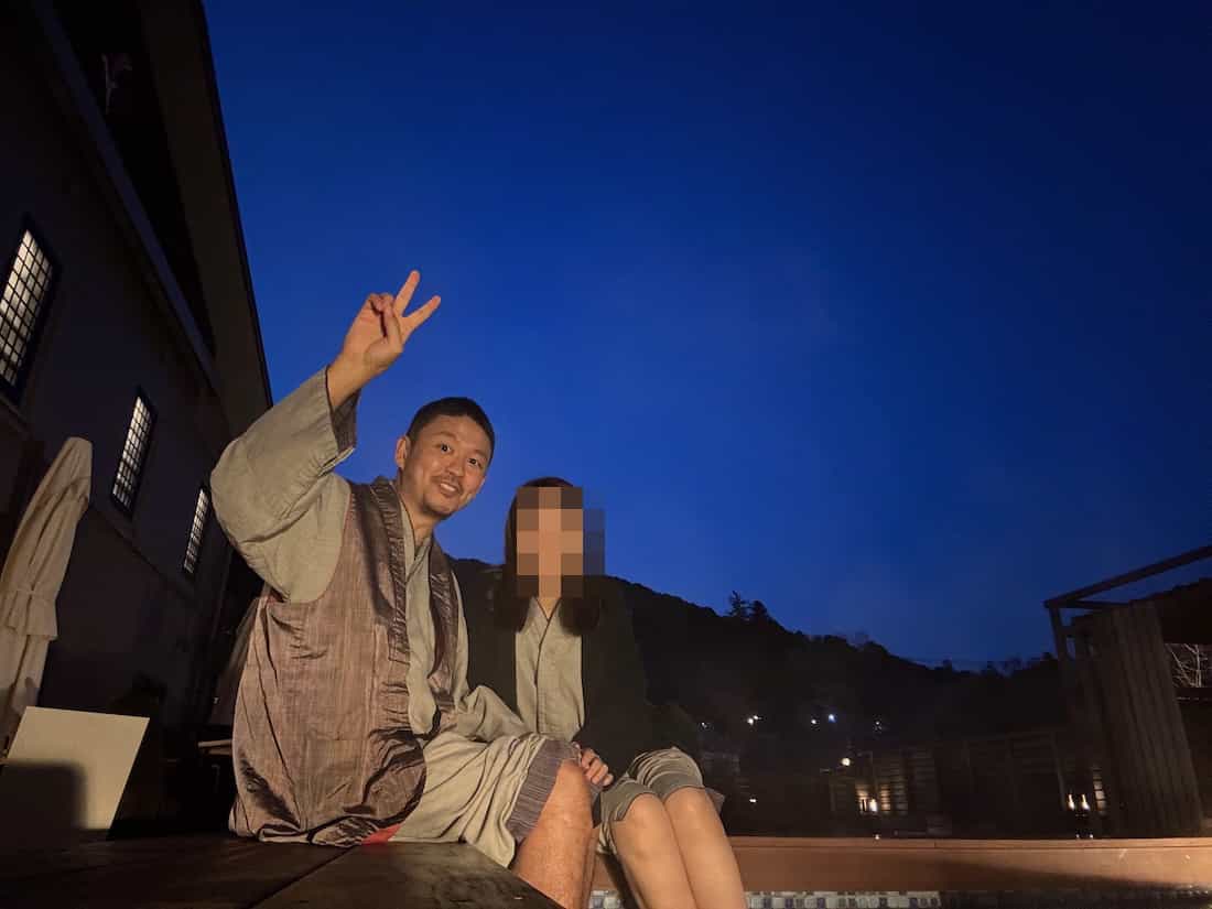 夜の足湯エリア
