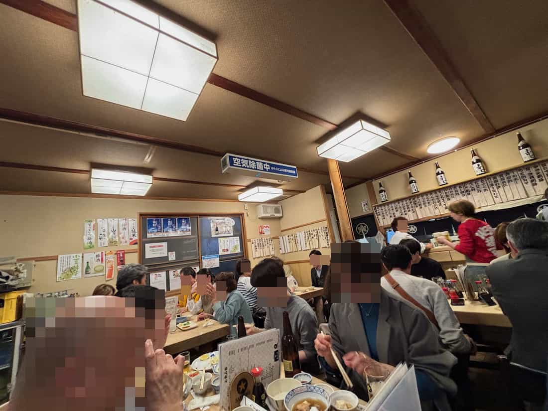 店内テーブル席