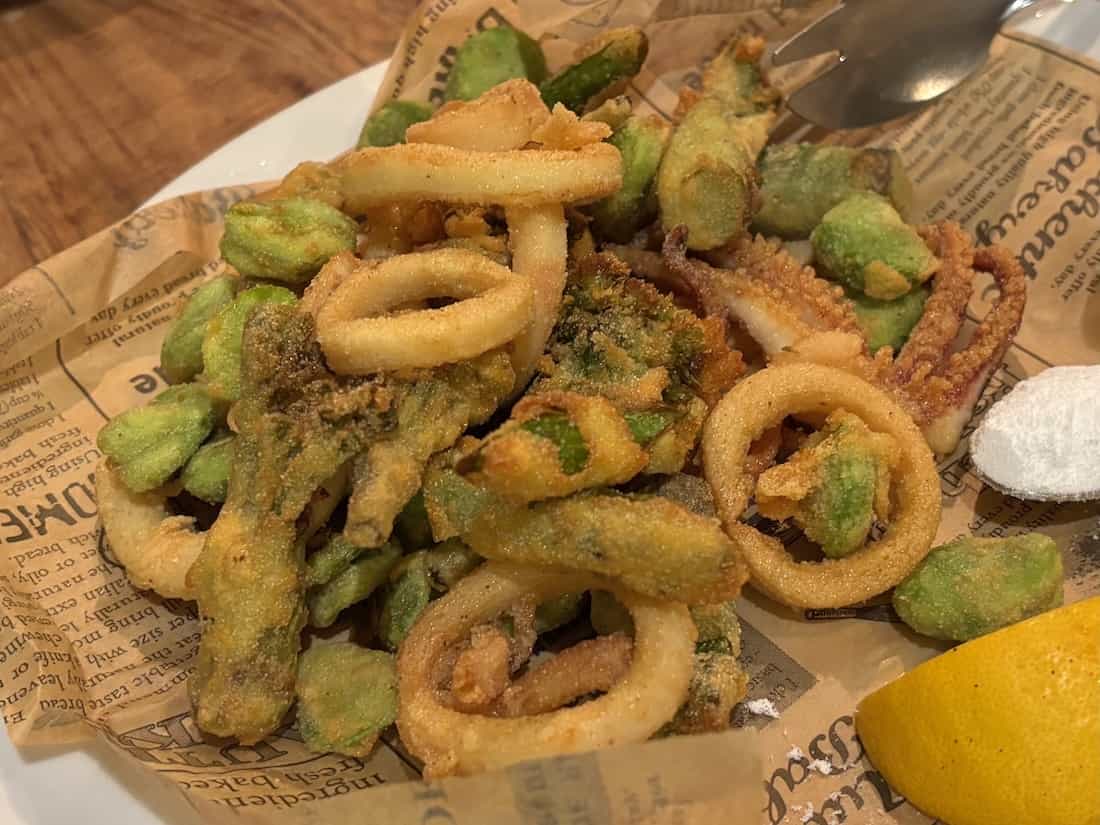 ヤリイカ、そら豆、山菜のフリット