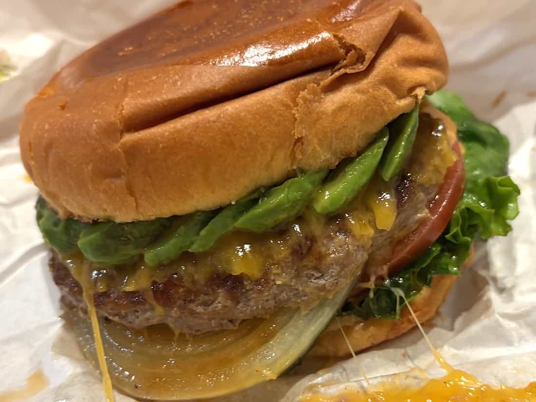 アボカドチーズバーガー
