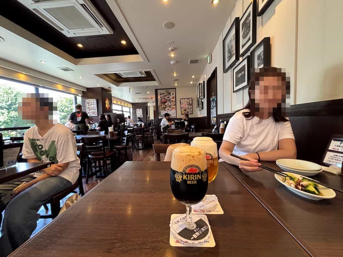 テーブル席エリア