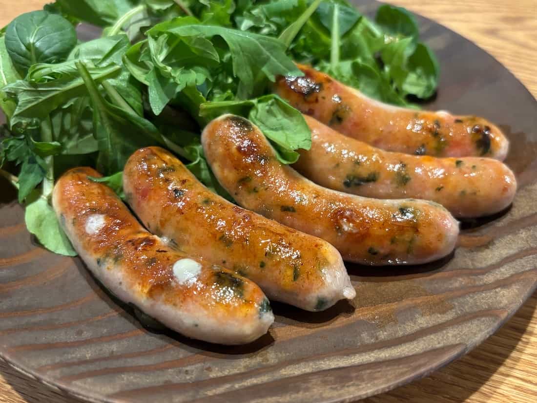 ほうれん草とチーズの焼きソーセージ