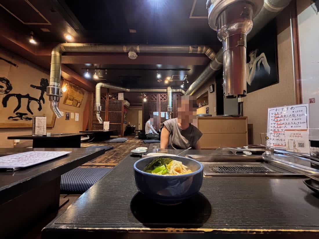 店内の座敷エリア