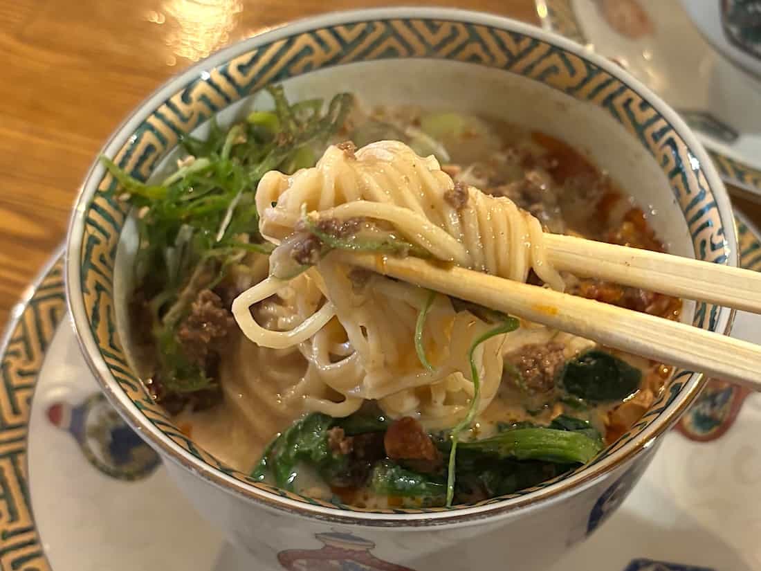 桜エビ醬入り担々麺の麺