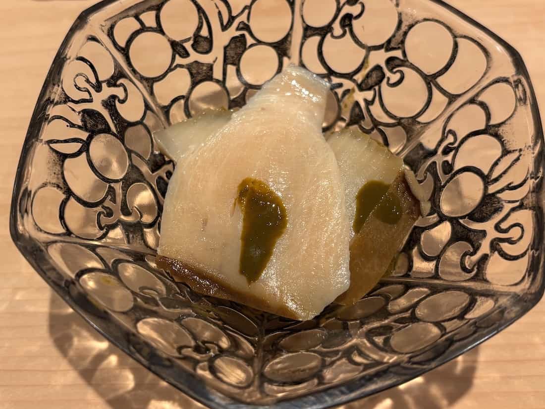 蒸し鮑と鮑の肝ソース