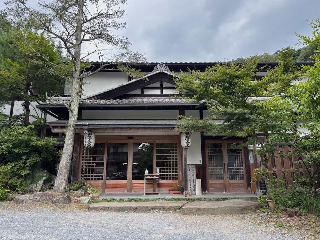 かやの家外観