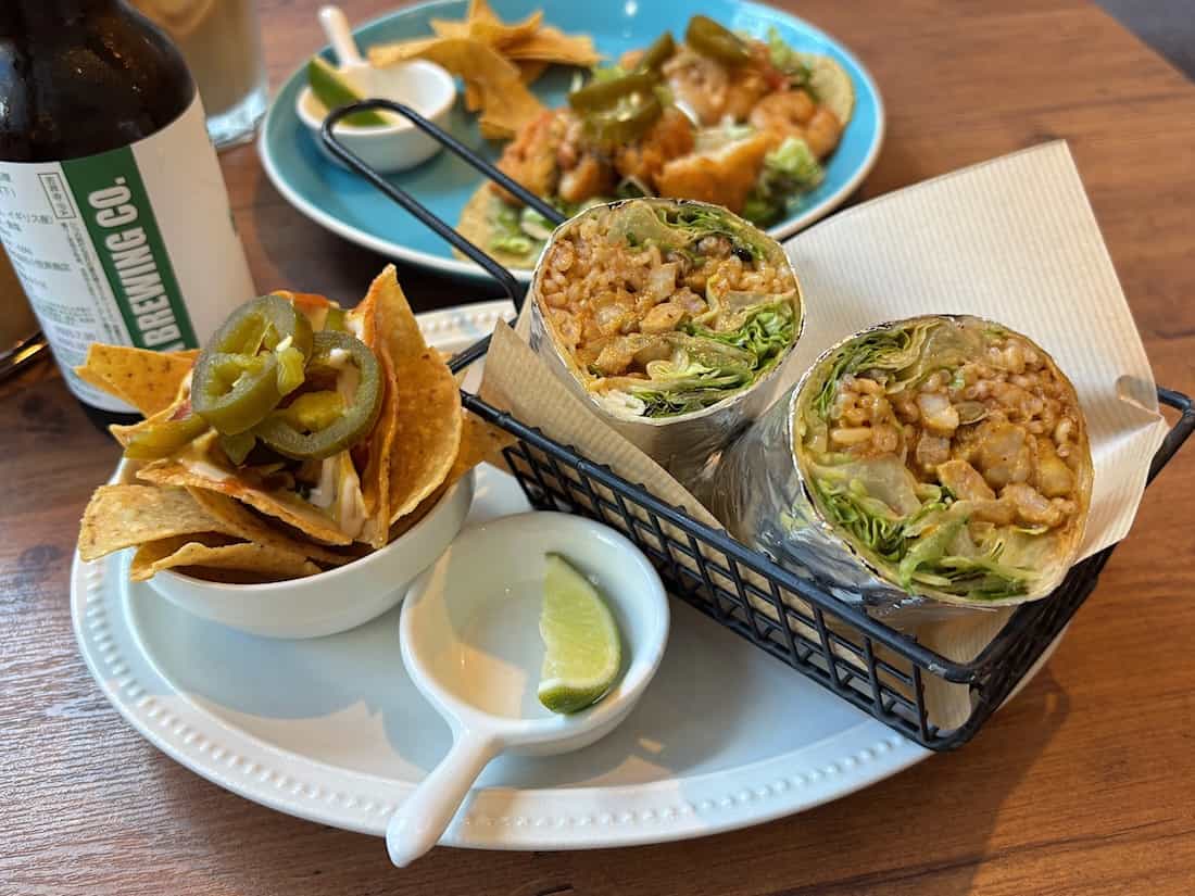 夏季限定タンドリーポークブリトー