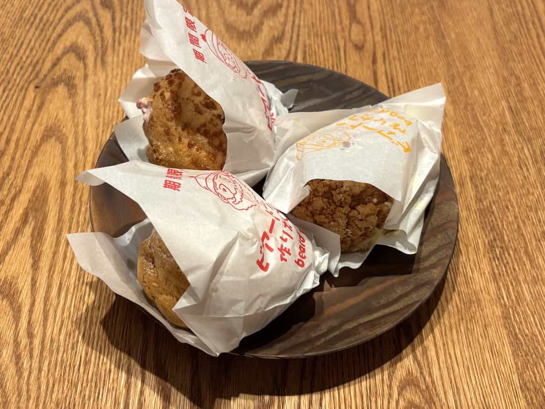 袋に入った状態のシュークリーム