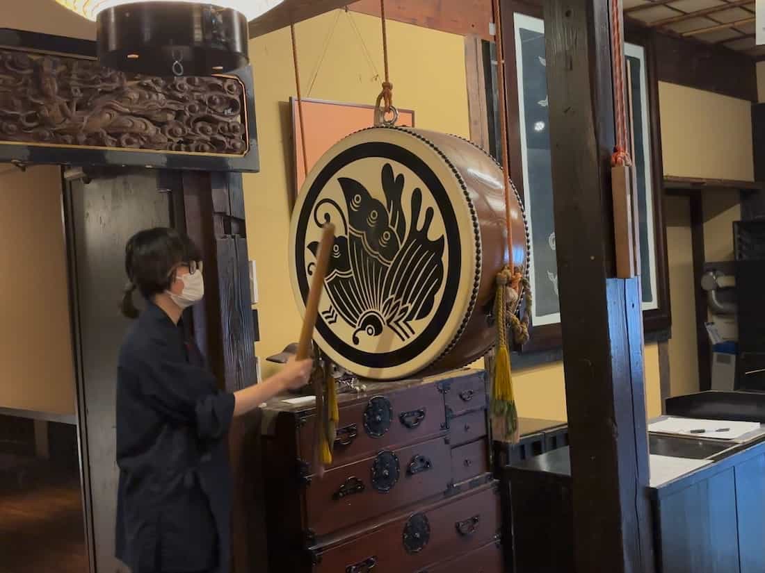 出迎えの太鼓