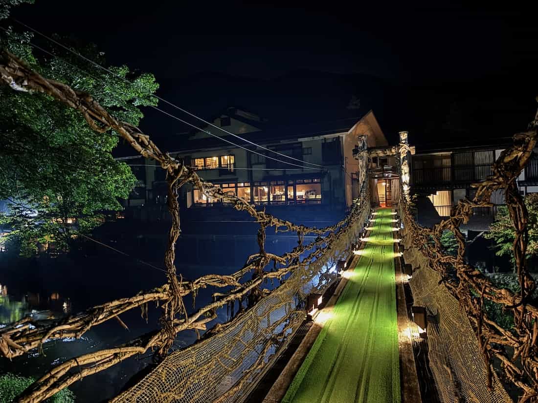 夜のかずら橋