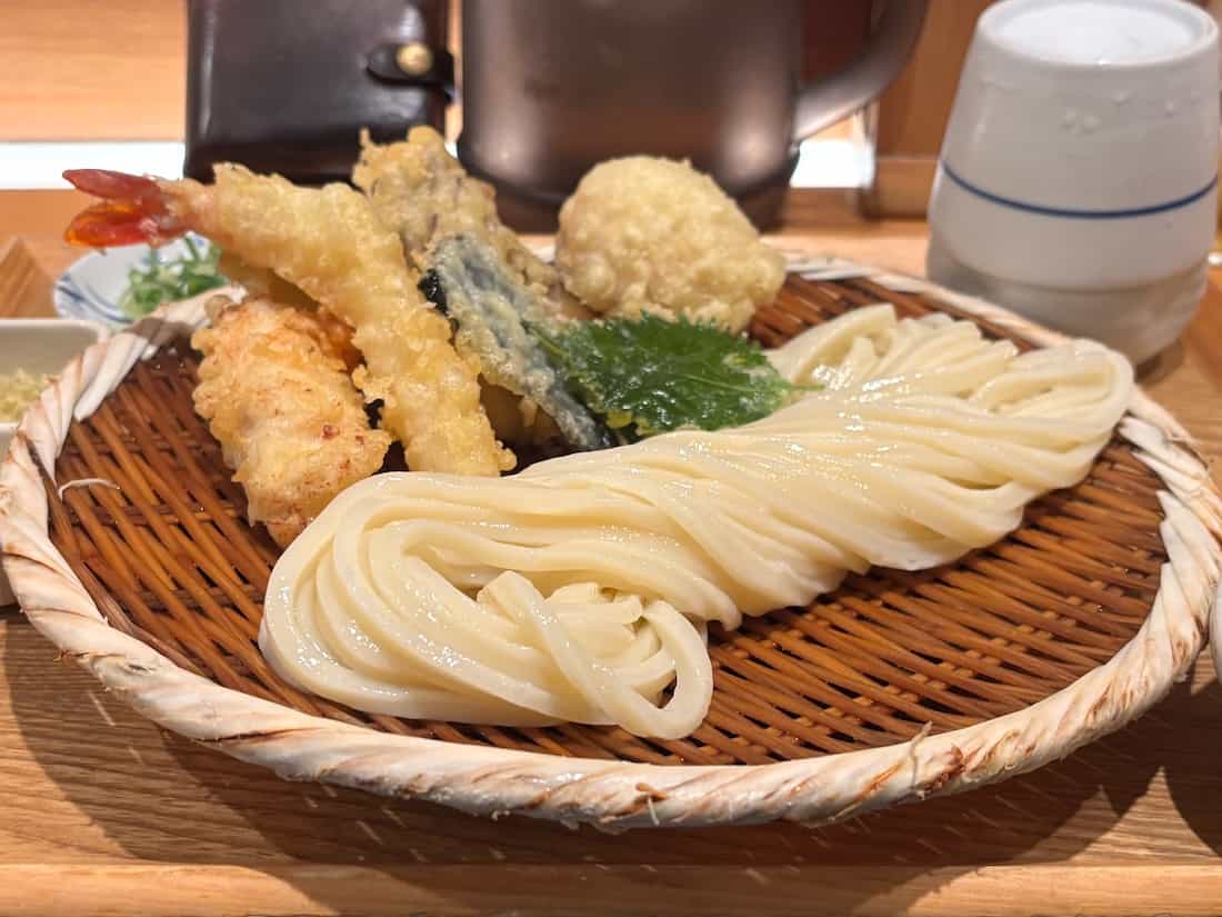 甚六(じんろく)うどん