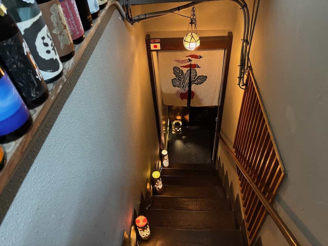 店内に続く階段