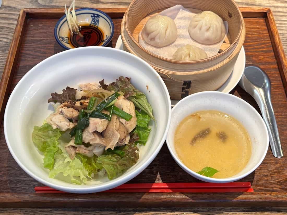 鶏肉飯と点心のセット