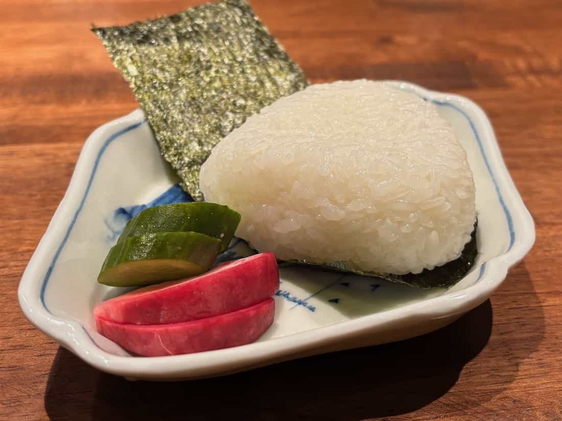 塩むすび（ぬか漬け付き）