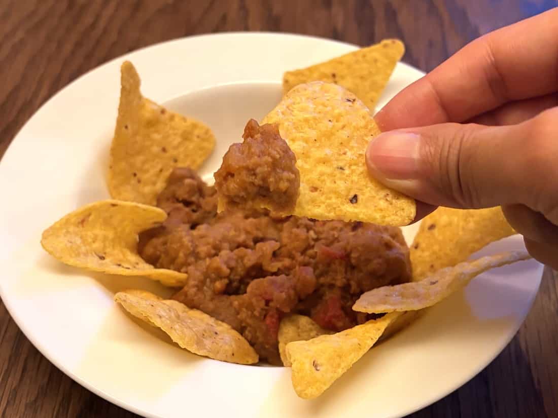 チリコンカルネとタコスチップス