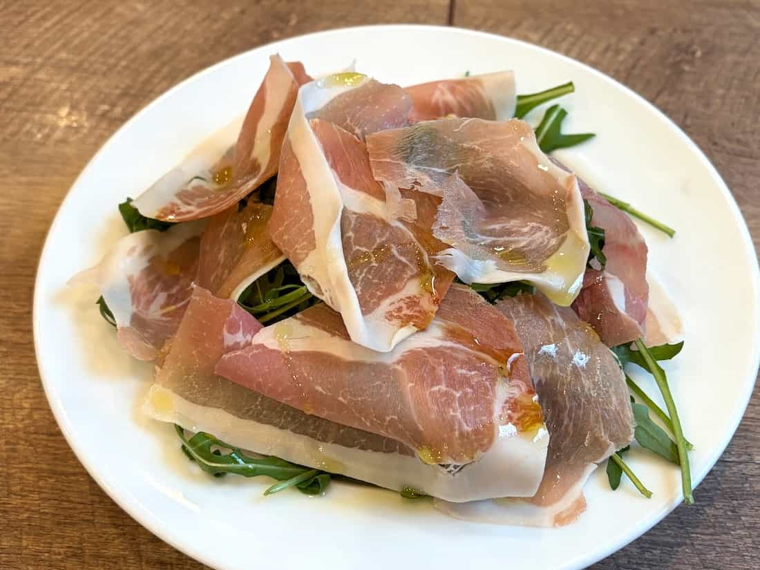 生ハムとルッコラのサラダ