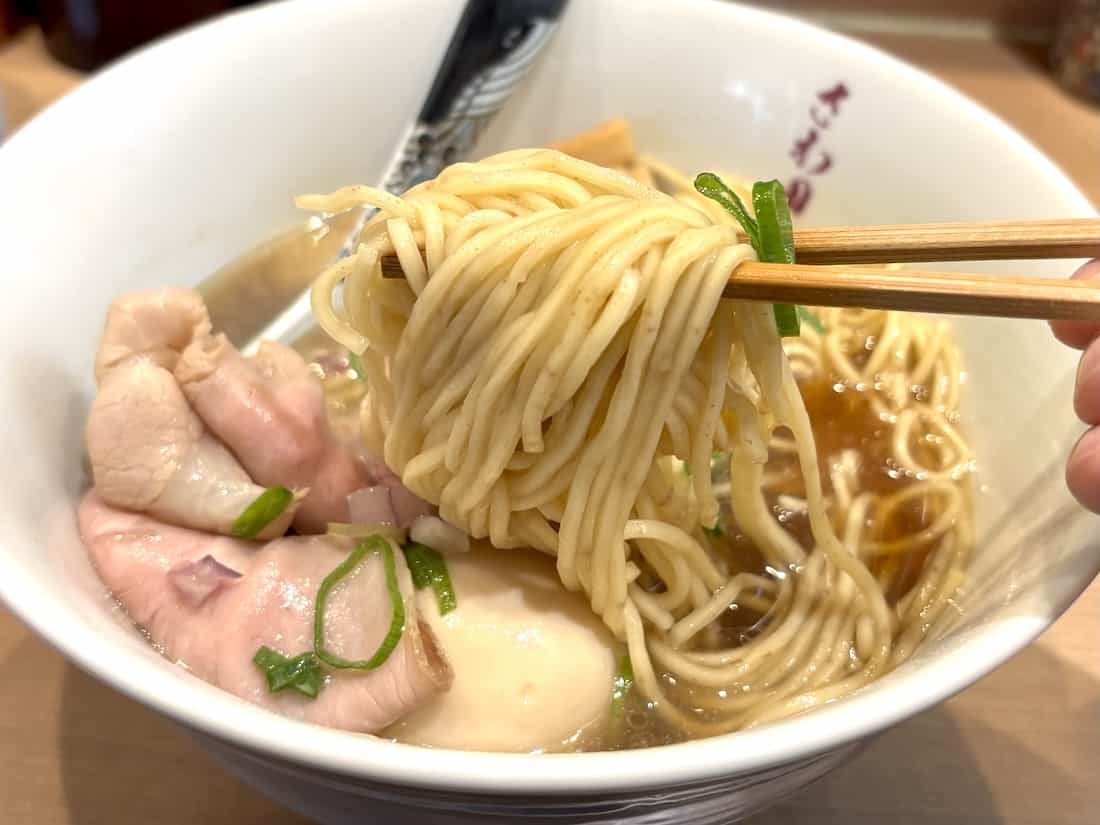 特製炭火焼鯵（あじ）煮干醤油その麺