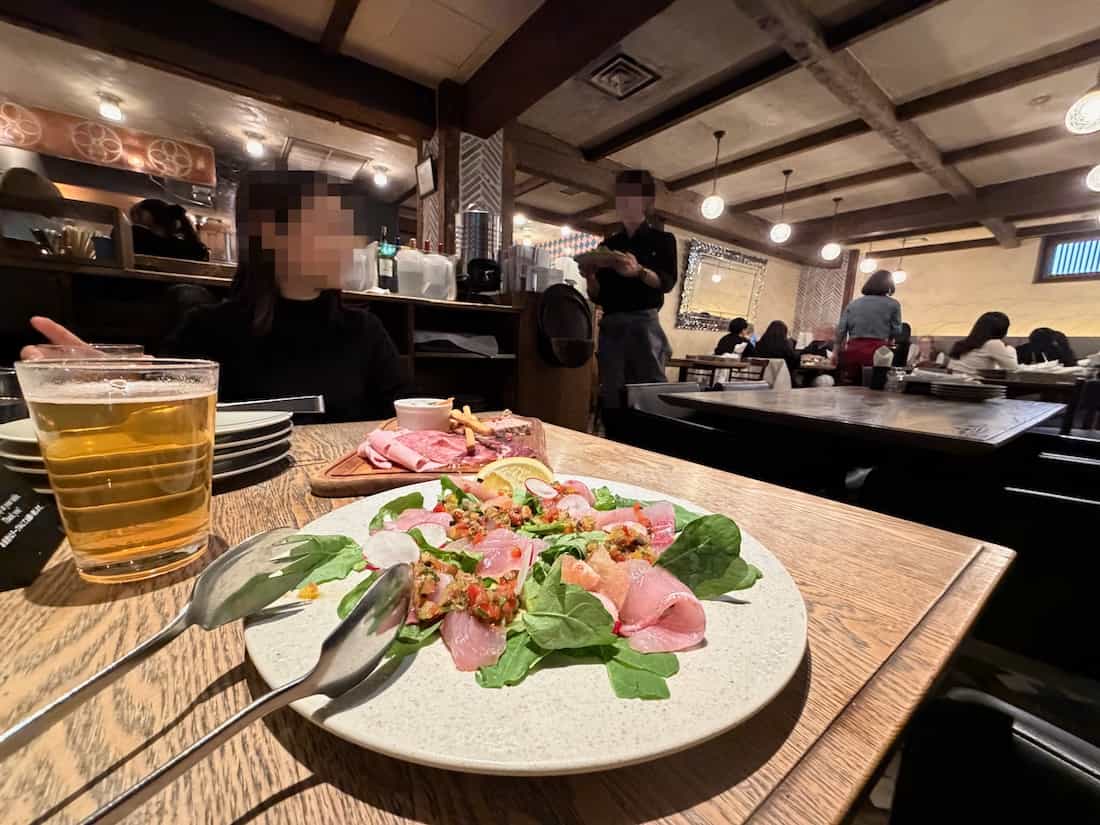 1Fテーブル席エリア