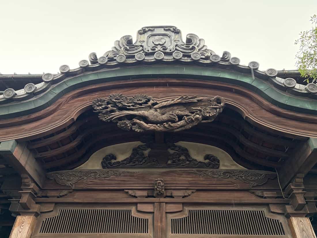 向唐破風造りのポーチ