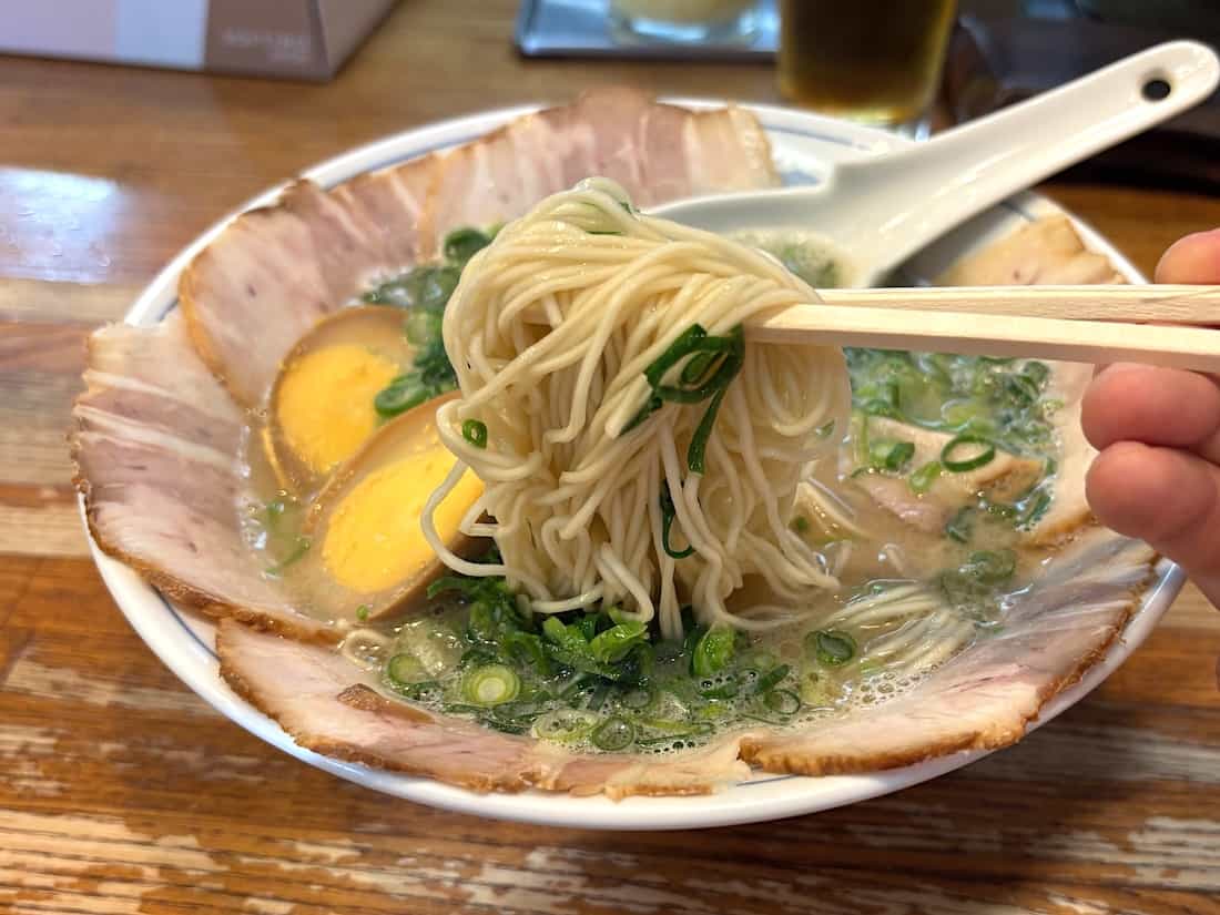 全部入りラーメンの麺