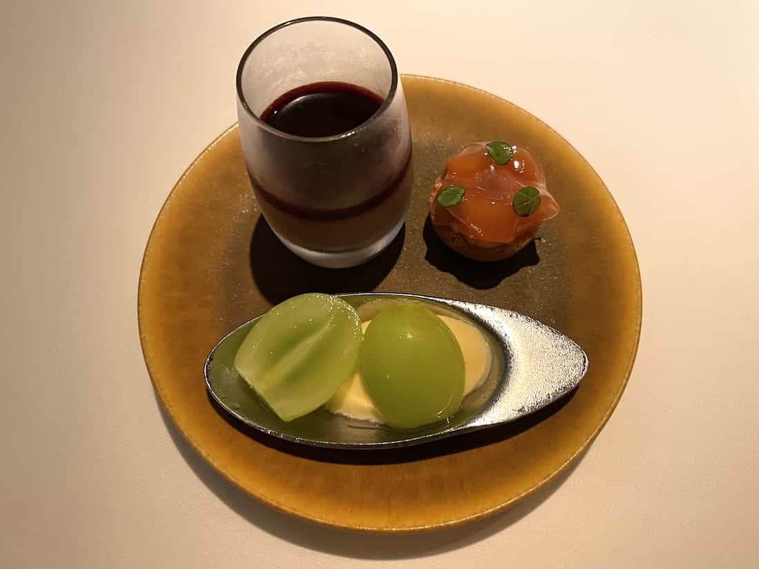 エキゾチックフルーツのアイスとマチェドニア