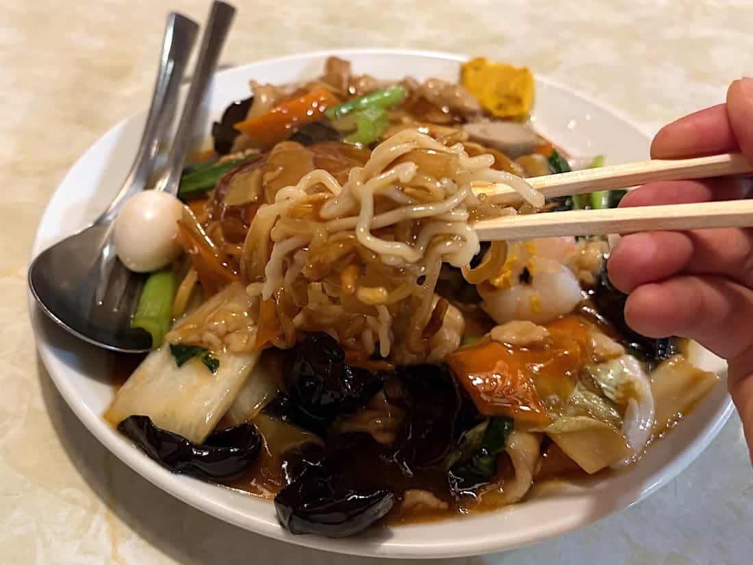 五目あんかけ焼きそばの麺