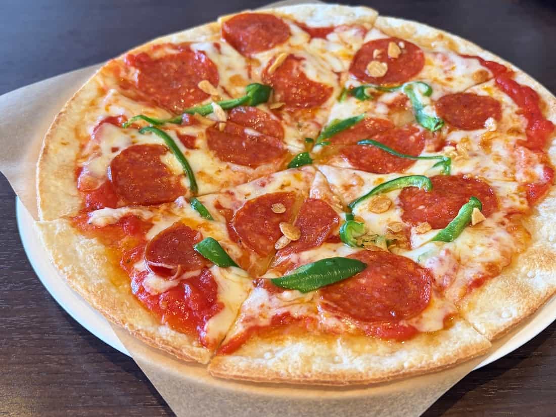 うす焼きピザ・ペパロニガーリック