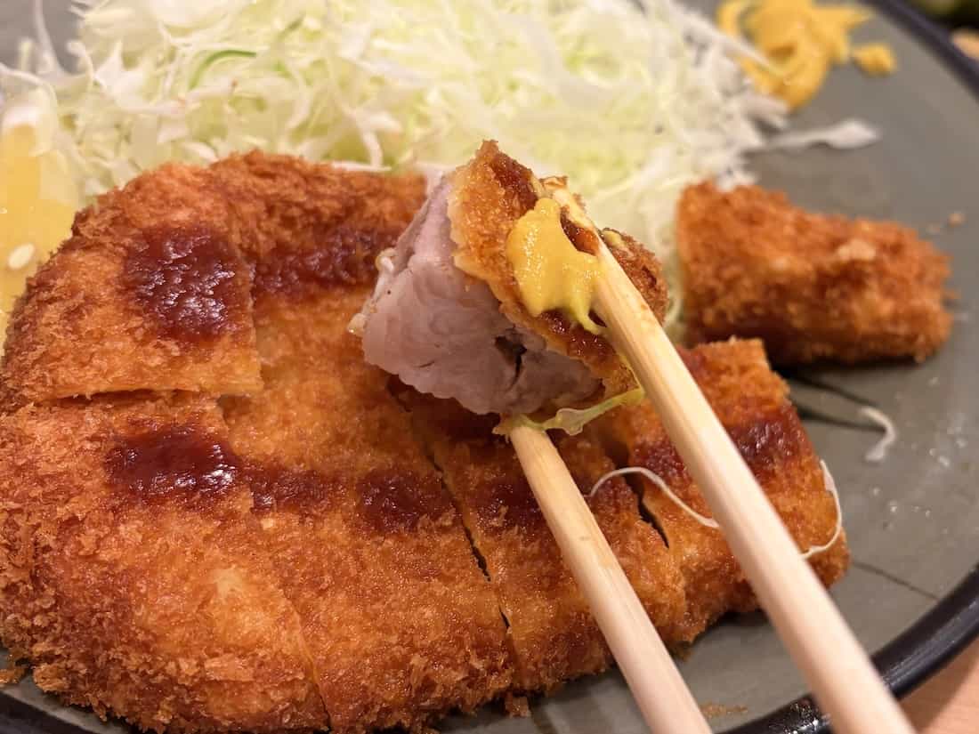 とんかつに辛子
