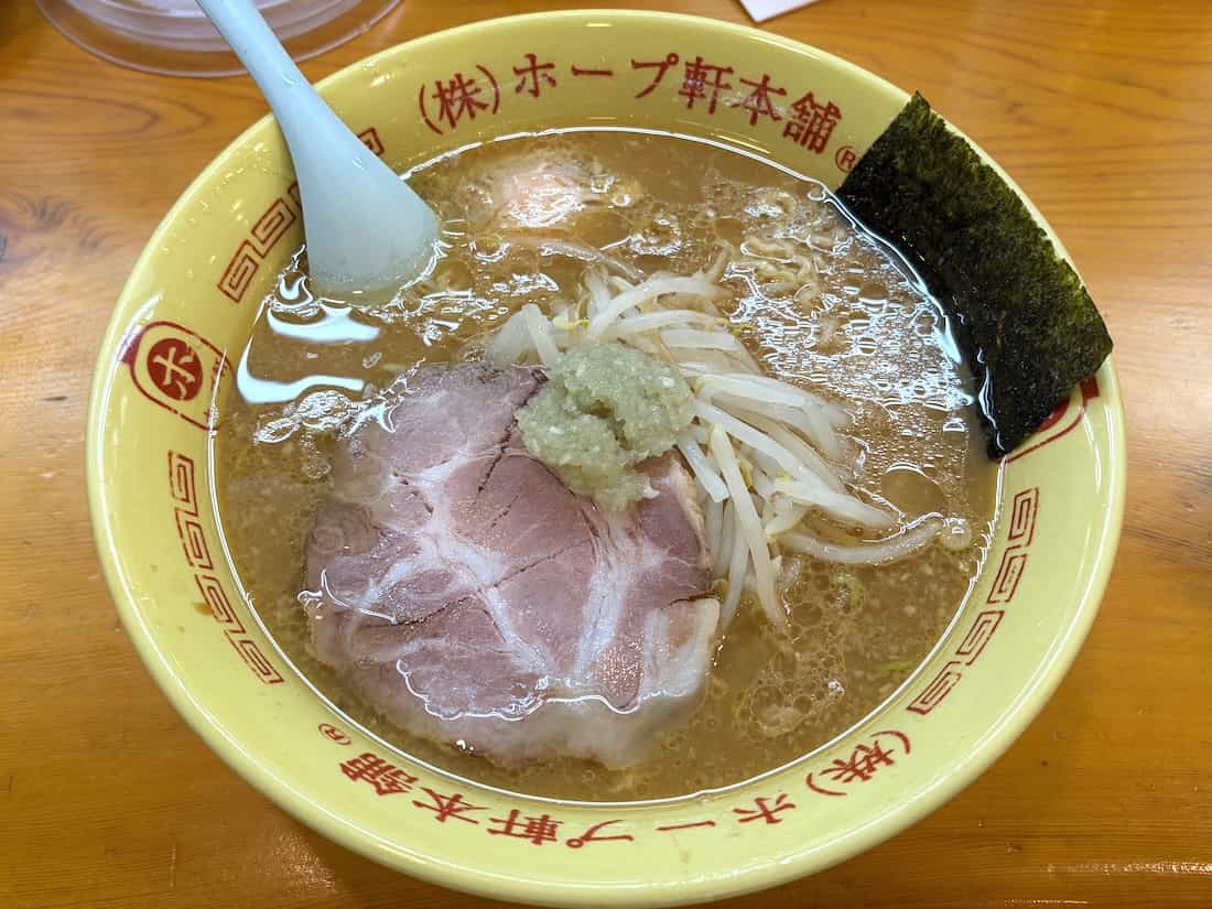 中華そばに生卵、ニンニクトッピング