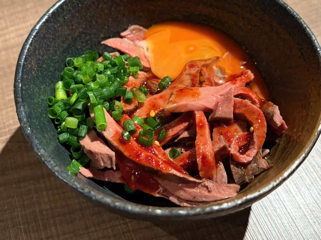炭焼き和牛ユッケ