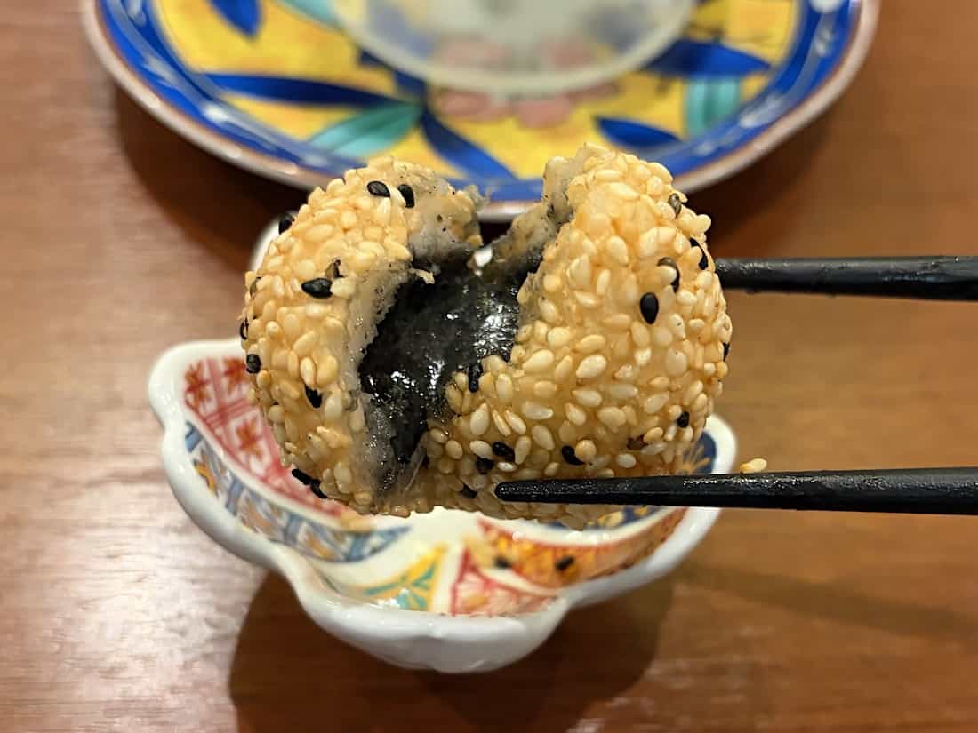 ゴマ団子