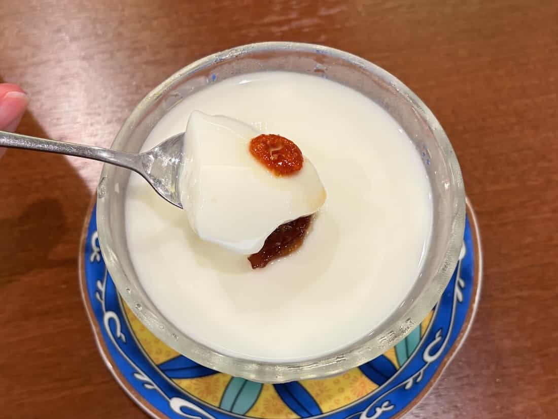 ぷるぷる杏仁豆腐