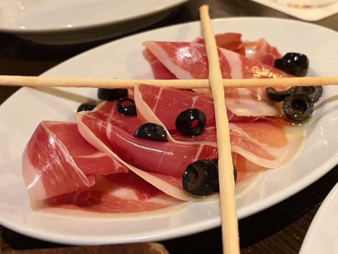 スペイン産ハモンセラーノ