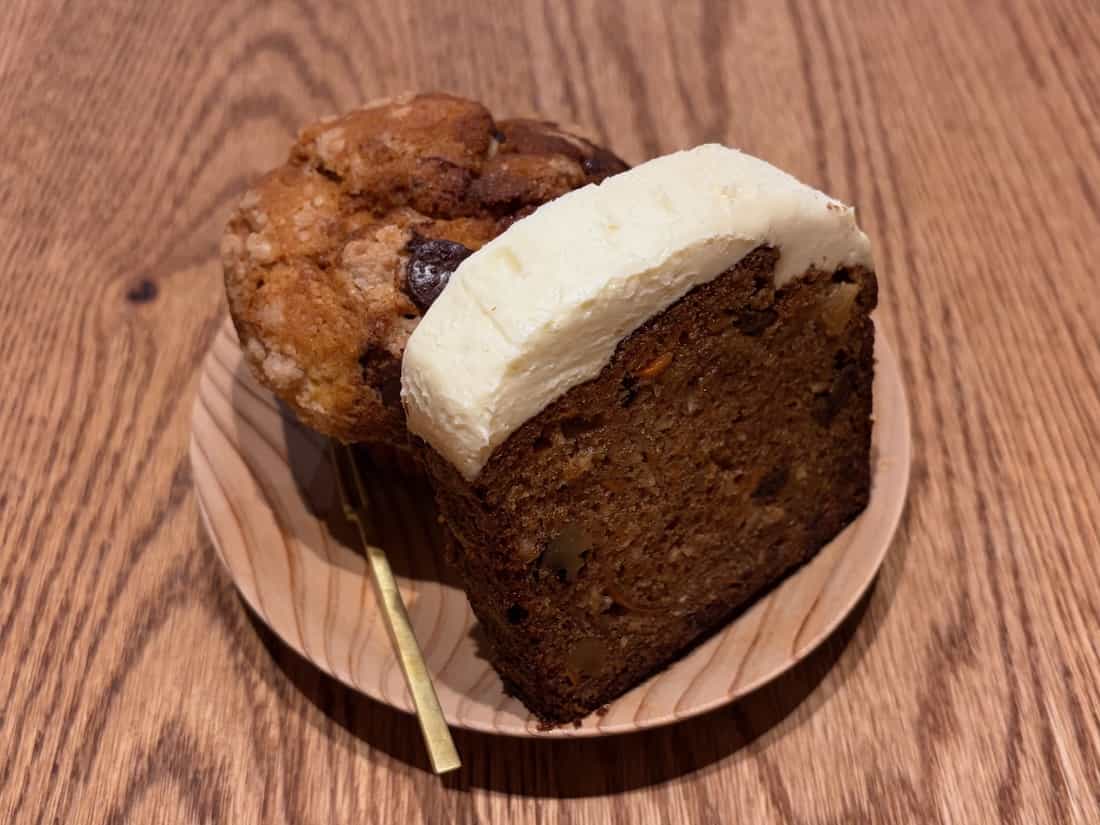 キャロットケーキとバナナ＆チョコレートチップマフィン