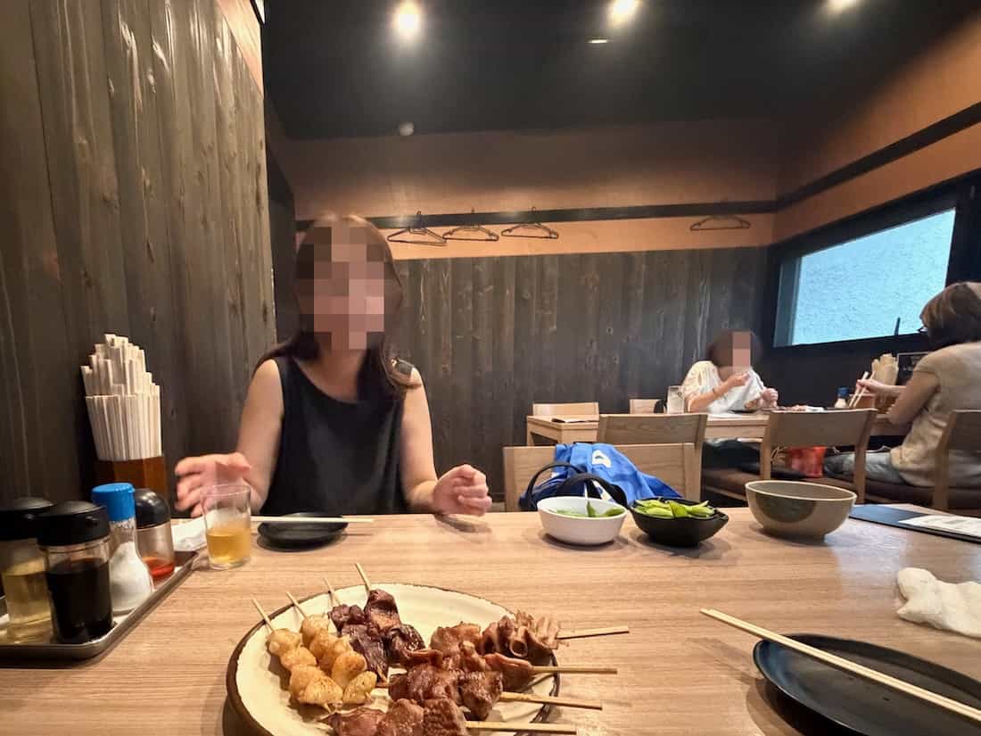いせや公園店2Fのテーブルエリア